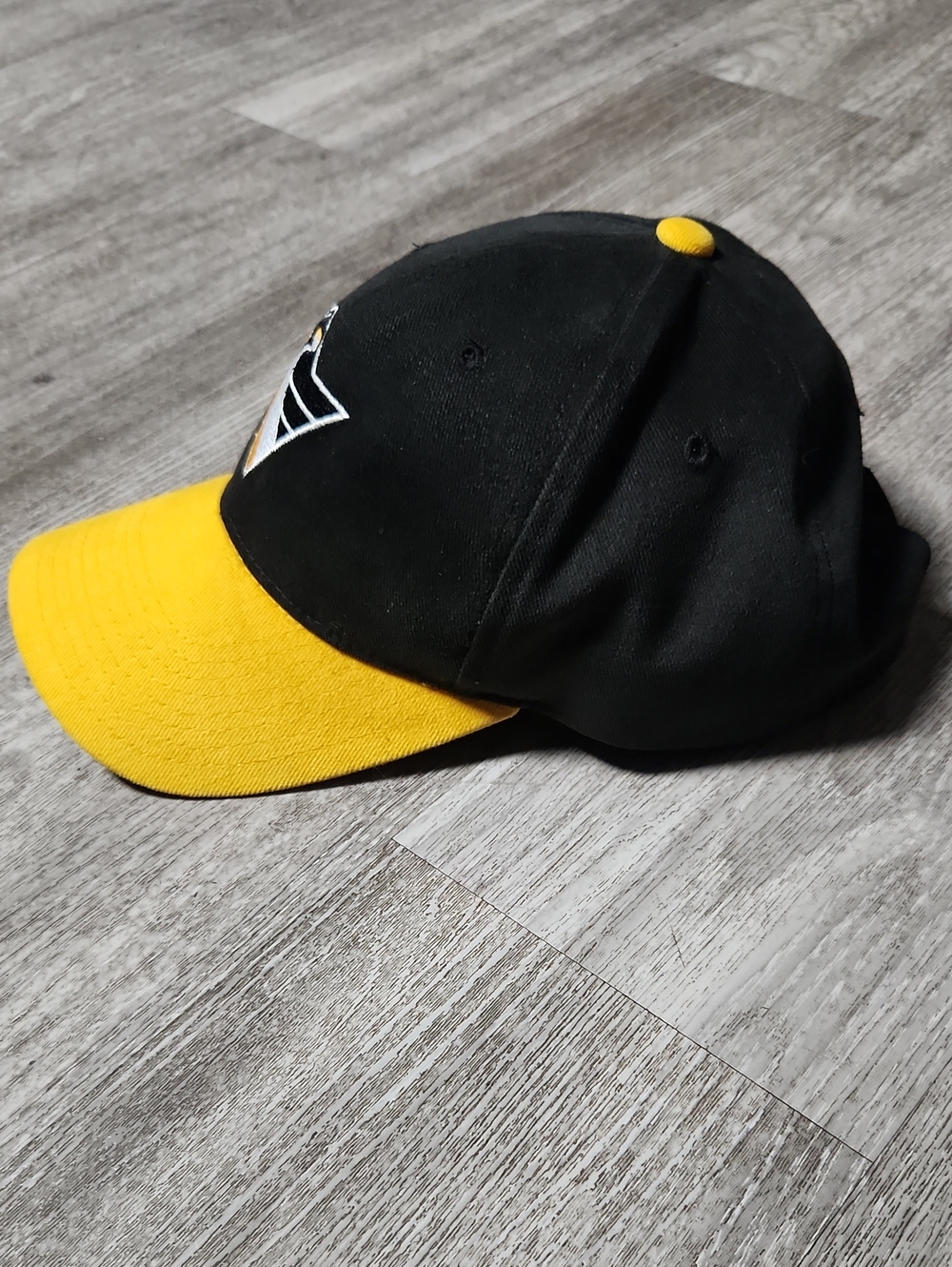 Vintage STARTER Pittsburgh Penguins Snapback Hat - Picture 3 of 4